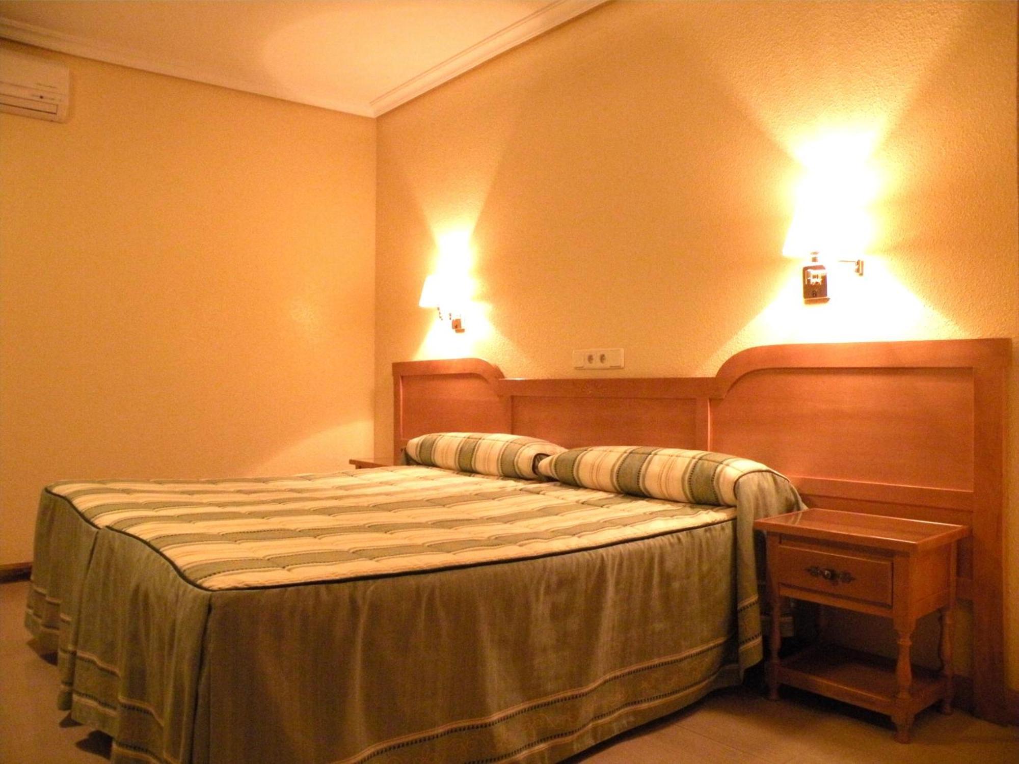 Pensión Benamar 3*